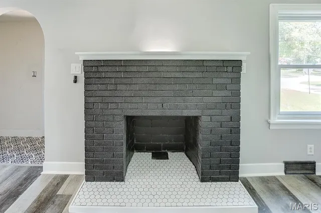 $184,900 | 2400 Alby Street, Alton, IL 62002