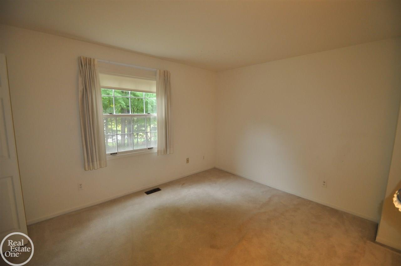 425 Tanglewood Drive Rochester, MI 48309 - Photo 17 of 30 31265421-16.JPG