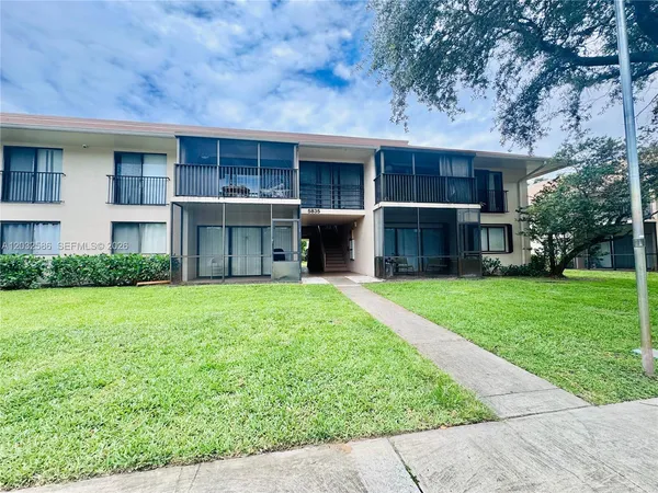 $1,625 | 5835 Washington Street, Unit 52, Hollywood, FL 33023