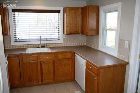 5310 Oleksyn Road Flint, MI 48504 - Photo 7 of 61 20426942-6.JPG