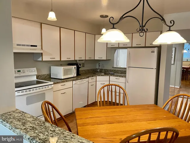 $2,100 | 7 A Friendswood Court, Unit 7A, Baltimore, MD 21209