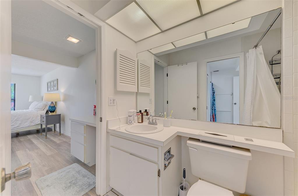 952 North Beneva Road, Unit V23 Sarasota, FL 34232 - Photo 33 of 46 Gallery Image 33
