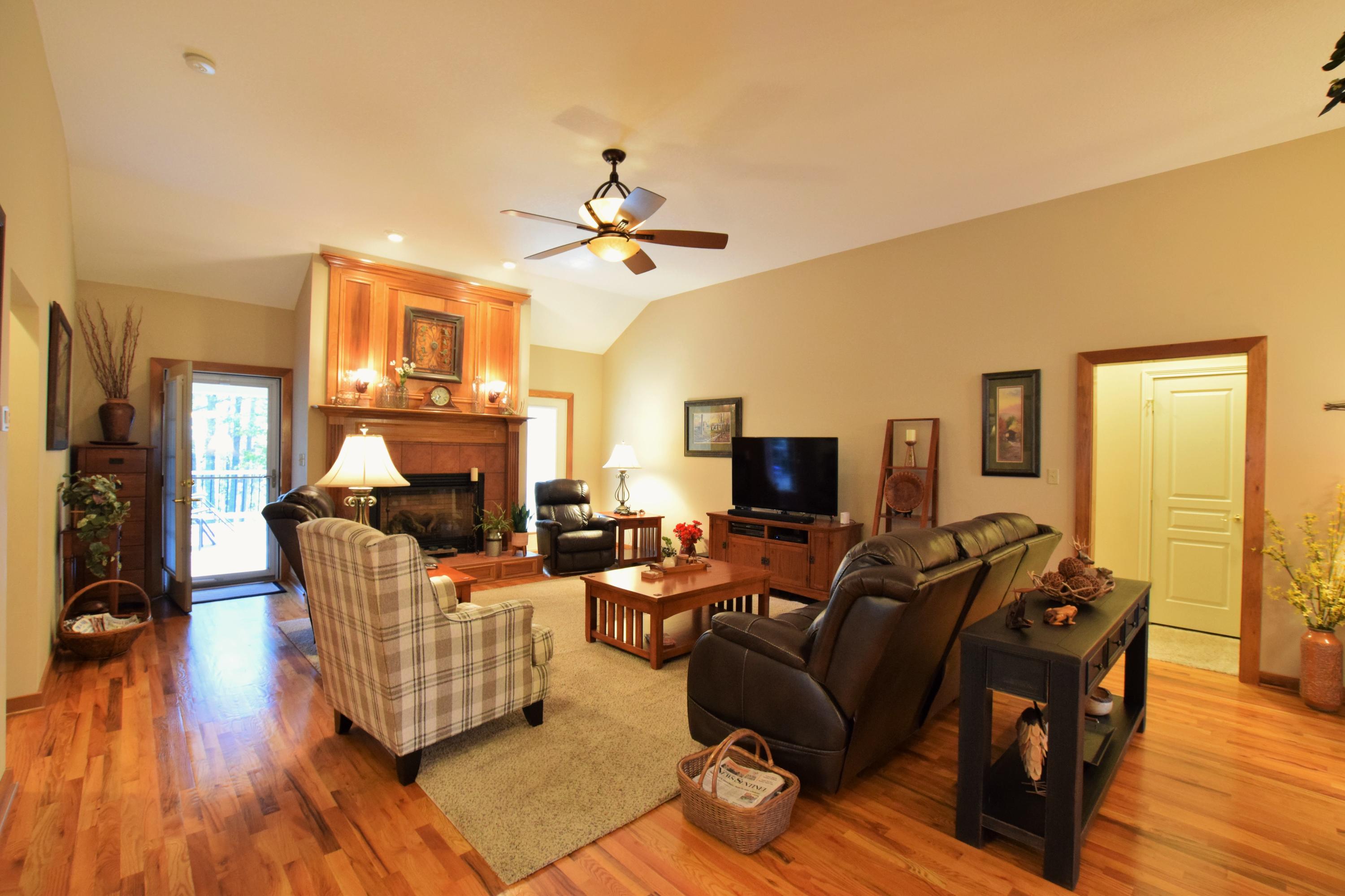 8126 Campbells Point Road Corryton, TN 37721 - Photo 8 of 35 Living rm