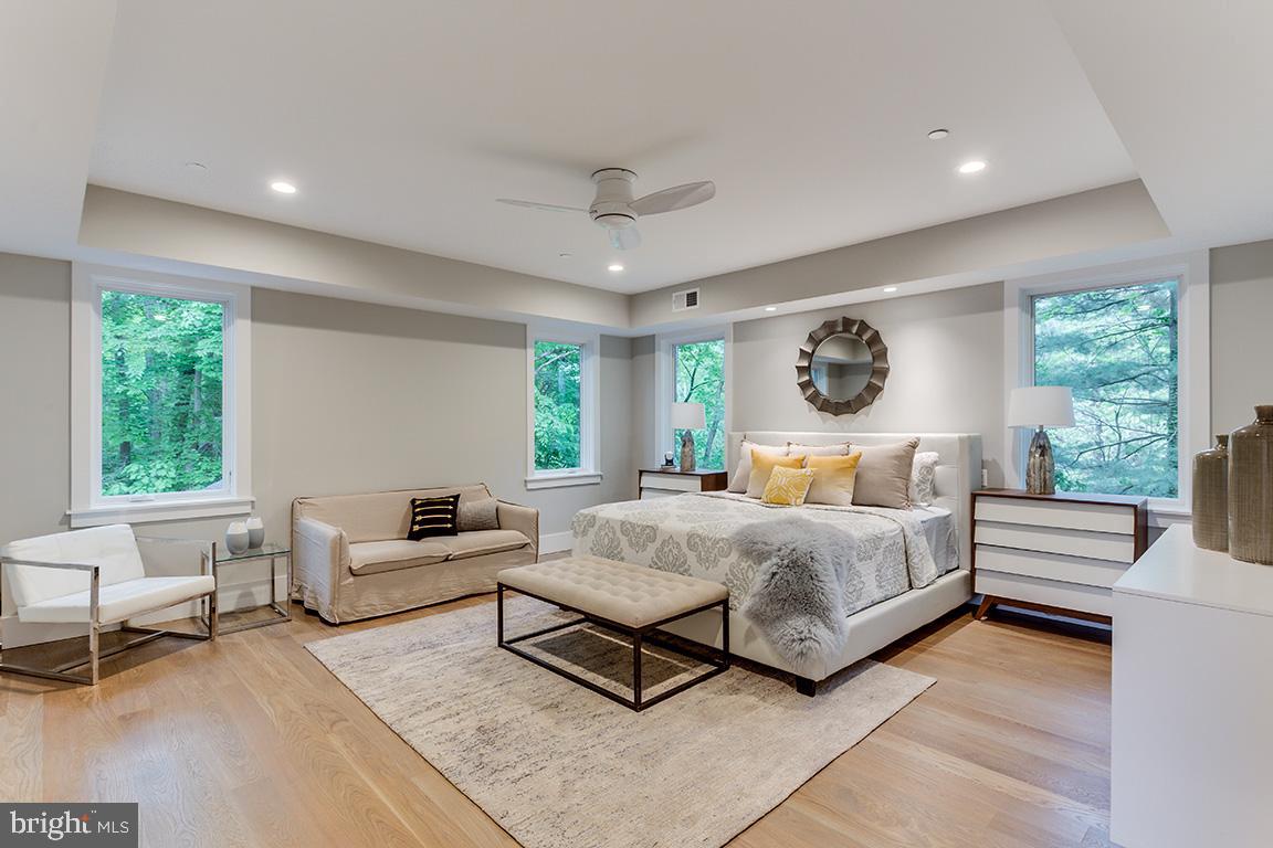 8830 Ridge Road Bethesda, MD 20817 - Photo 23 of 38 Luxurious Owner's Suite w Tray ceil, Great Views!