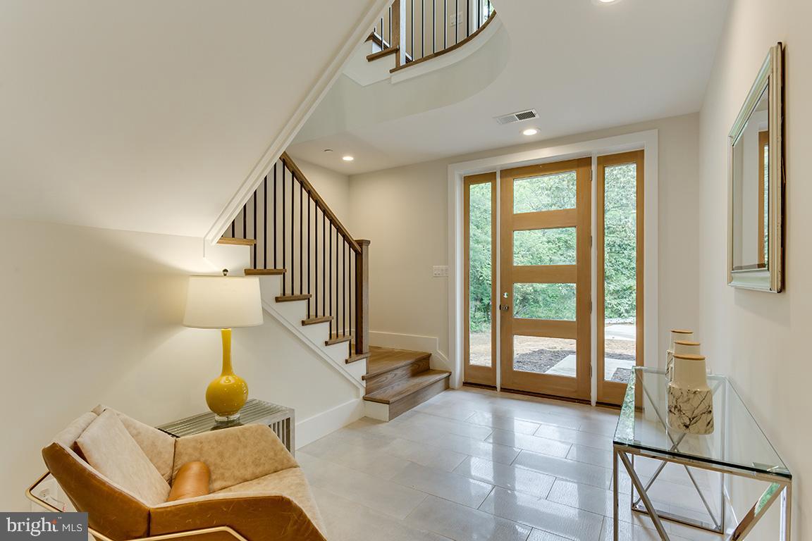 8830 Ridge Road Bethesda, MD 20817 - Photo 5 of 38 Elegant Foyer