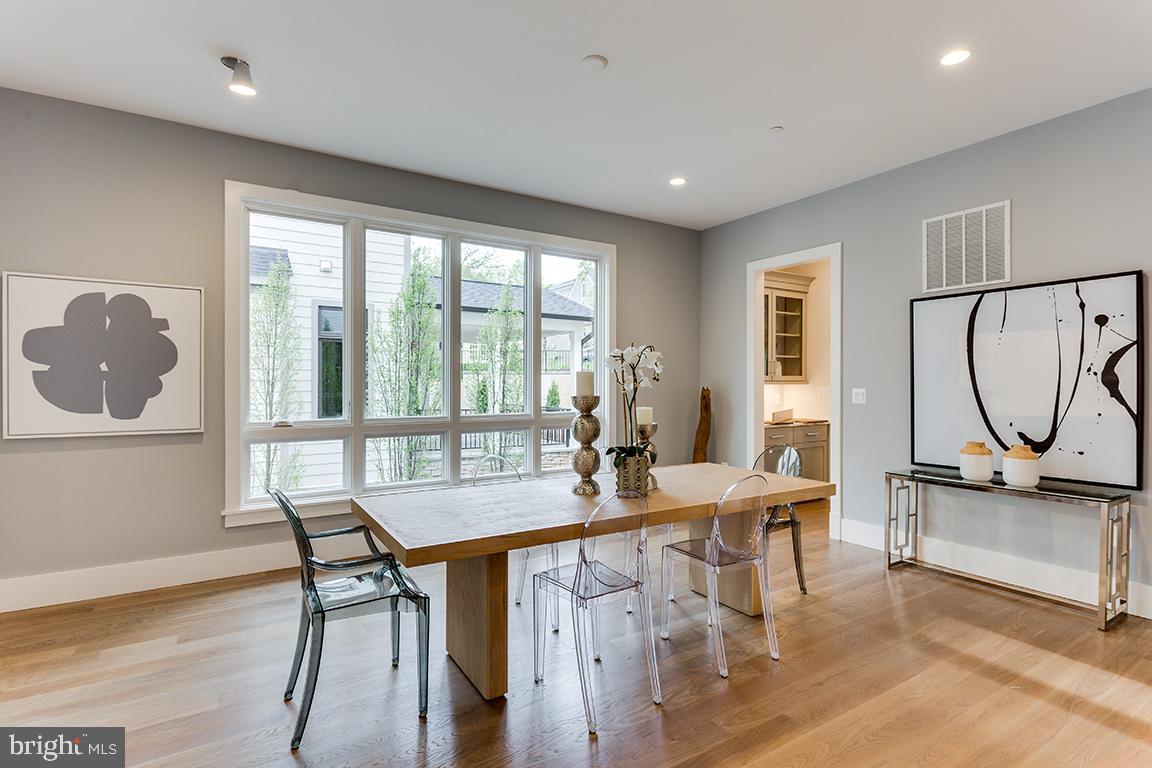 8830 Ridge Road Bethesda, MD 20817 - Photo 7 of 38 Elegant Dining Room