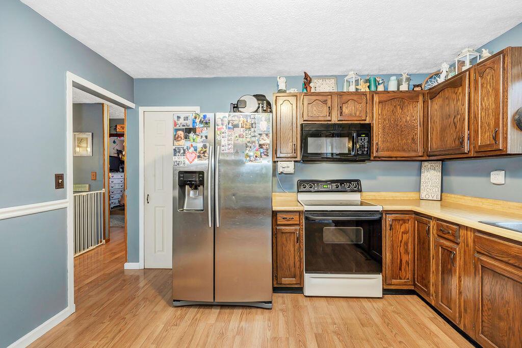 887 Blacksnake Road Utica, OH 43080 - Photo 11 of 60 8-Kitchen