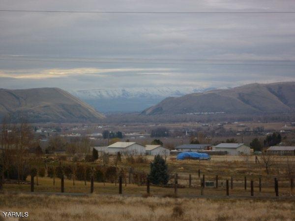 Nna Wendt Road Yakima, WA 98901 - Photo 2 of 8 a view of a city