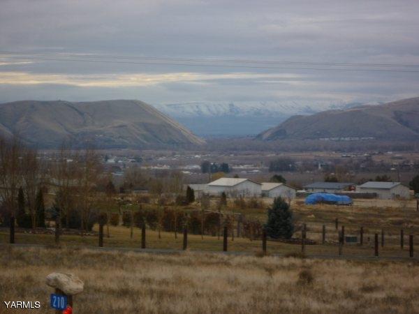 Nna Wendt Road Yakima, WA 98901 - Photo 3 of 8 a view of a town with mountains in the background