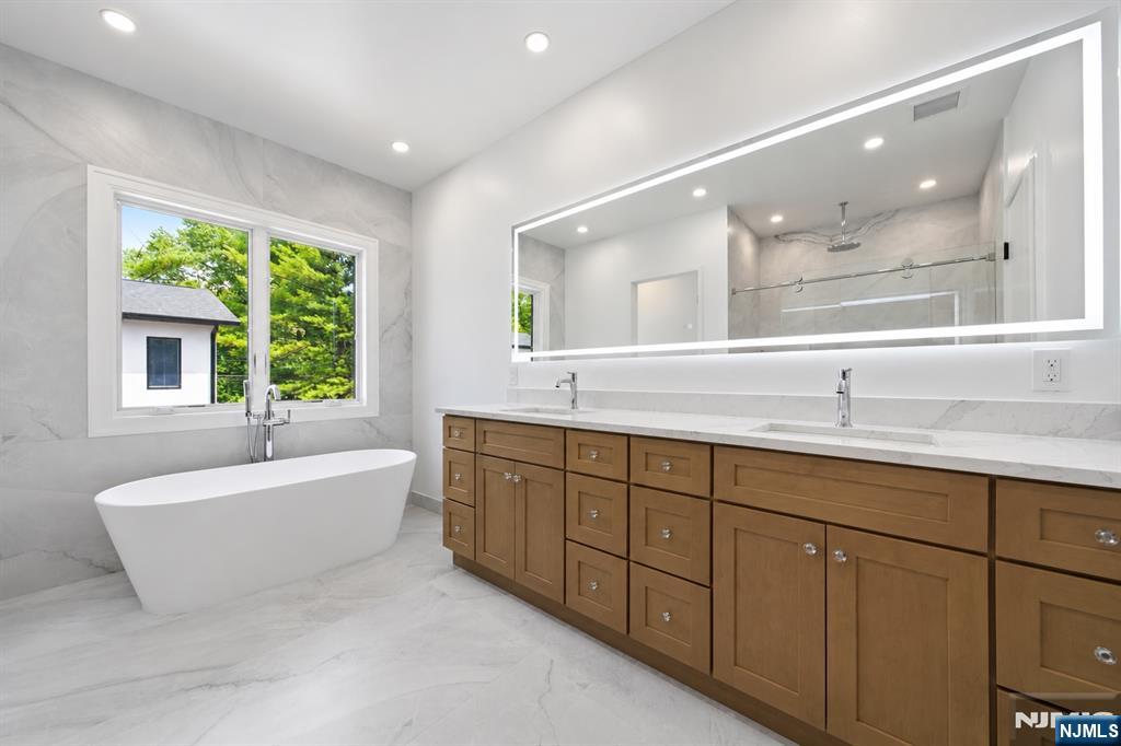 220 Riveredge Road Tenafly, NJ 07670 - Photo 6 of 15 Gallery Image 6