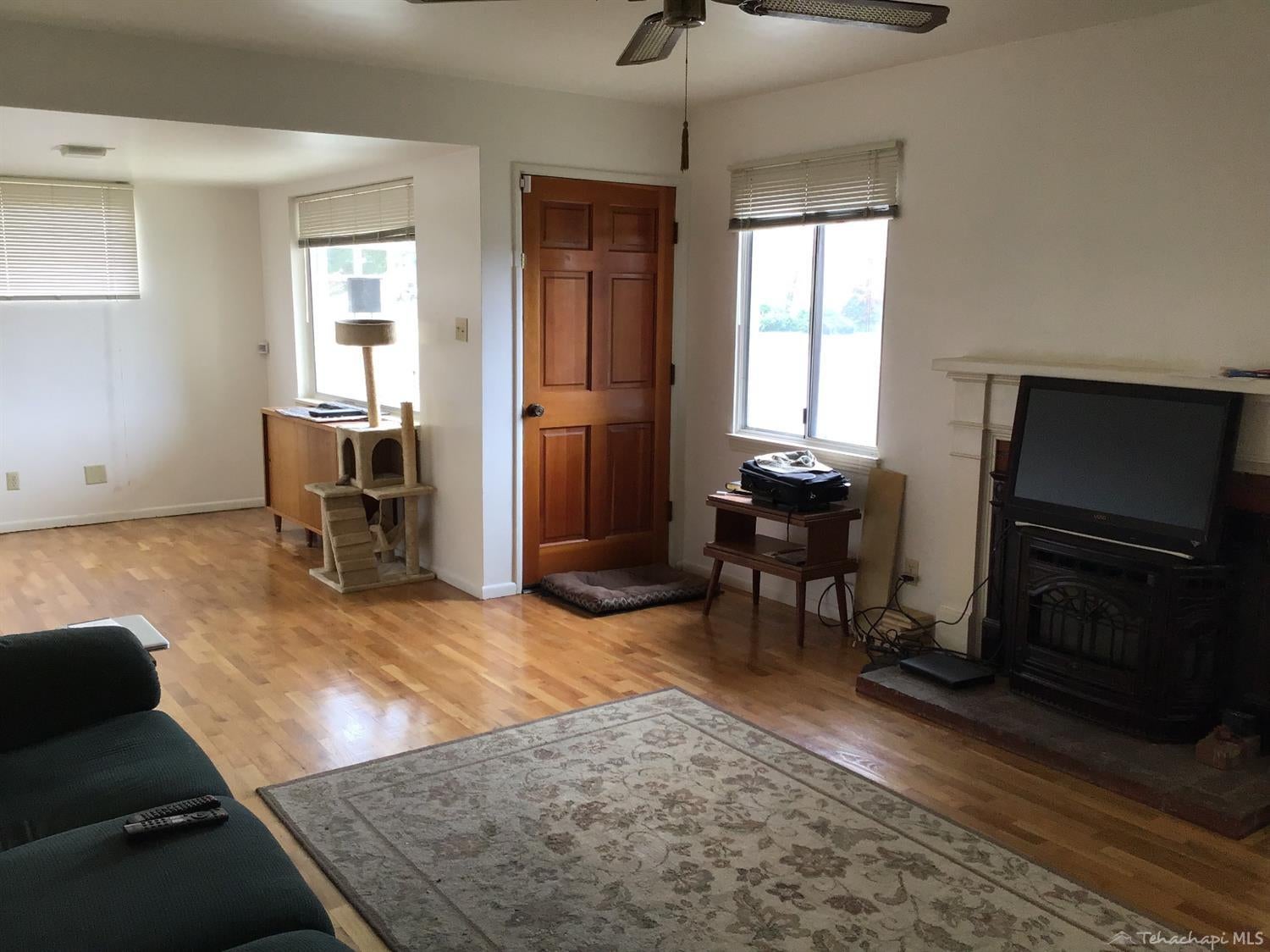 534 Carroll Way Tehachapi, CA 93561 - Photo 3 of 19 Gallery Image 3