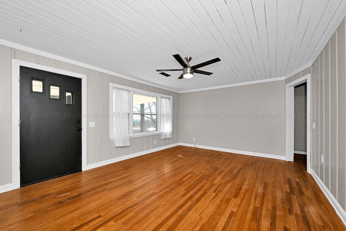 125 Highland Street Addison, AL 35540 - Photo 5 of 29 Living Room