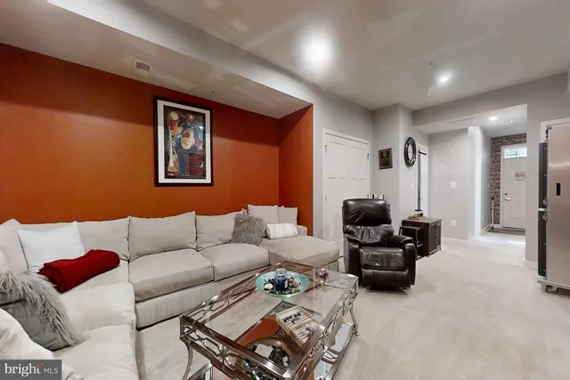 $3,200 | 950 Mississippi Avenue Southeast, Washington, DC 20032