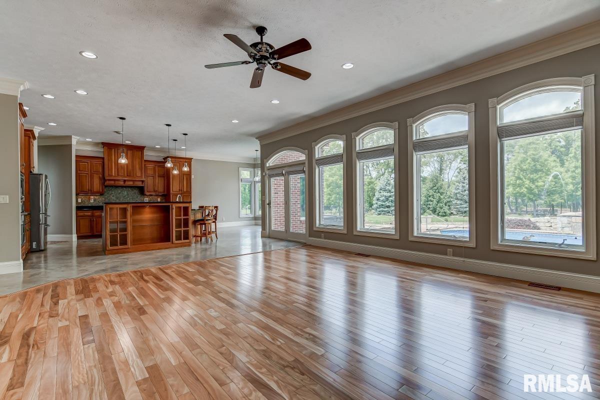 3505 Embassy Drive Springfield, IL 62711 - Photo 11 of 50