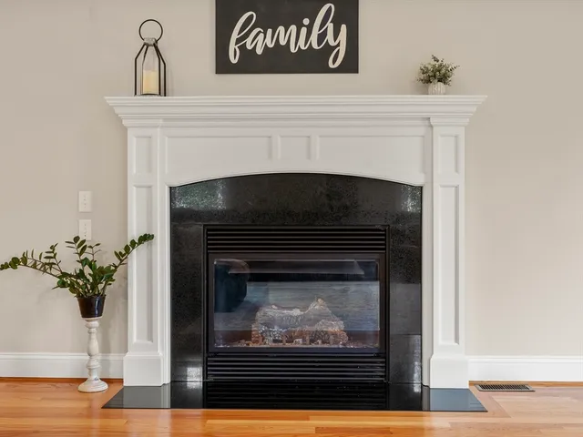 $689,900 | 4 Lauren Lane, Southwick, MA 01077