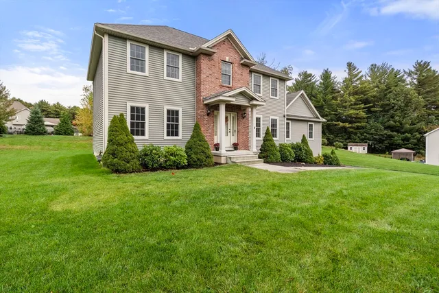 $689,900 | 4 Lauren Lane, Southwick, MA 01077
