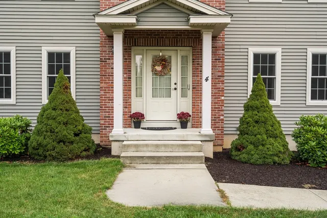 $689,900 | 4 Lauren Lane, Southwick, MA 01077