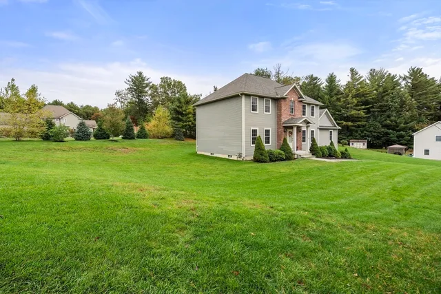 $689,900 | 4 Lauren Lane, Southwick, MA 01077