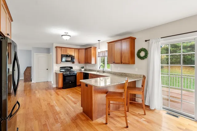 $689,900 | 4 Lauren Lane, Southwick, MA 01077