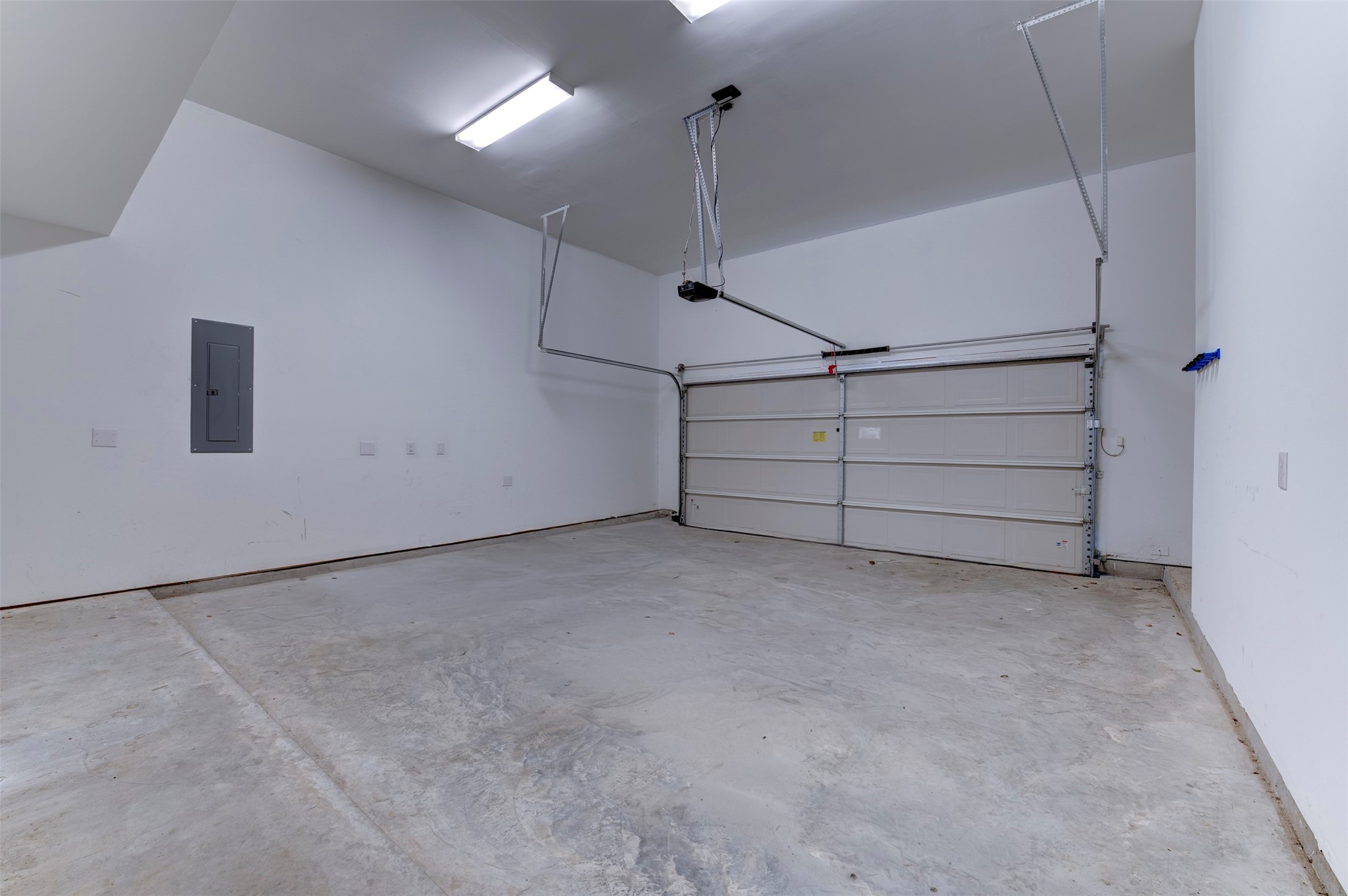 4947 Rusk Street Houston, TX 77023 - Photo 29 of 40 Extended two-car garage