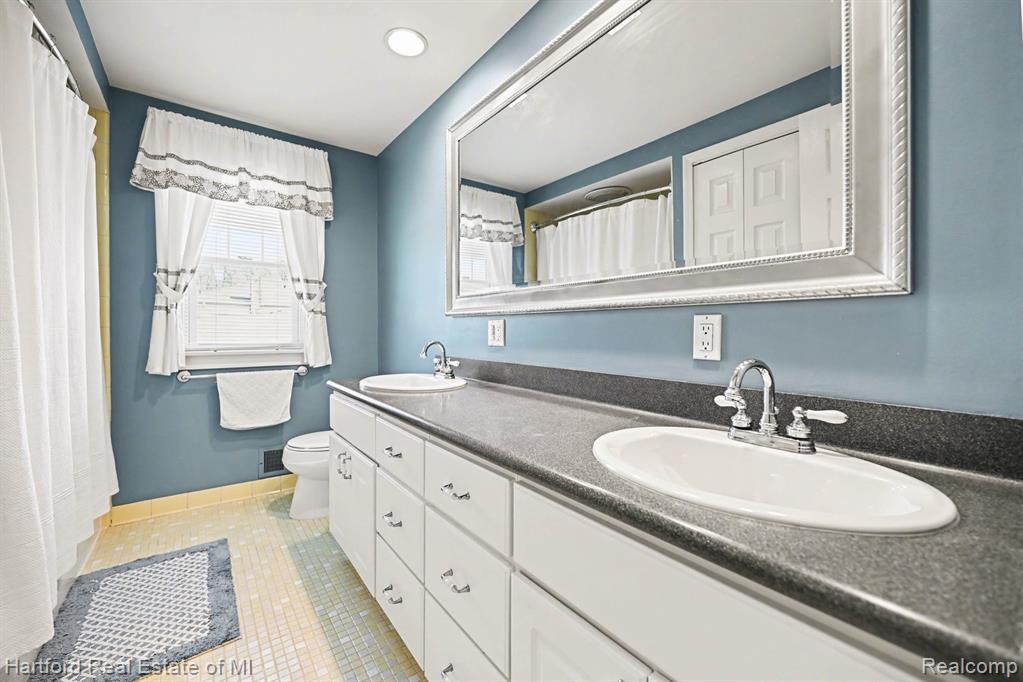 25800 Rutledge Crossing Farmington Hills, MI 48335 - Photo 20 of 27