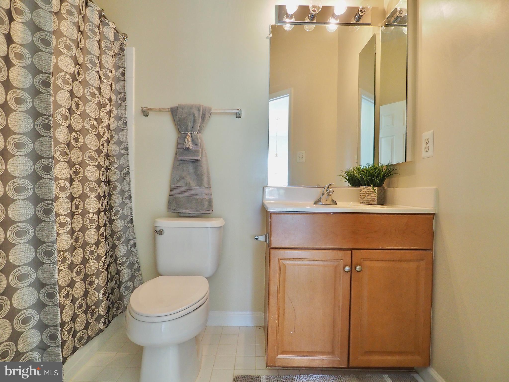 18635 Kerill Road Triangle, VA 22172 - Photo 16 of 30 Hallway Bathroom