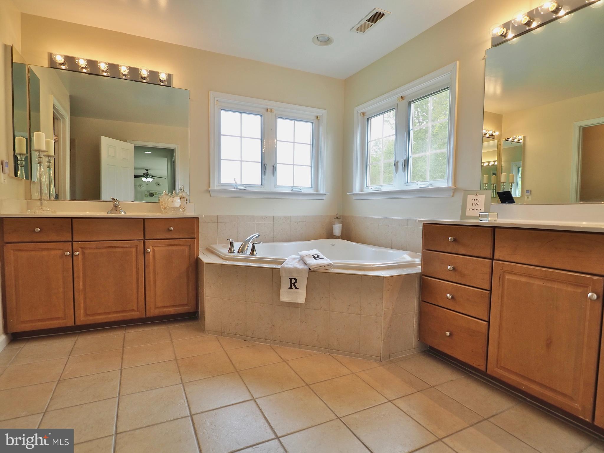 18635 Kerill Road Triangle, VA 22172 - Photo 21 of 30 Master Bathroom (Soaking Tub, 2 Sink Vanities)