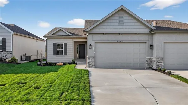 $532,438 | 25037 West 94th Terrace, Lenexa, KS 66227
