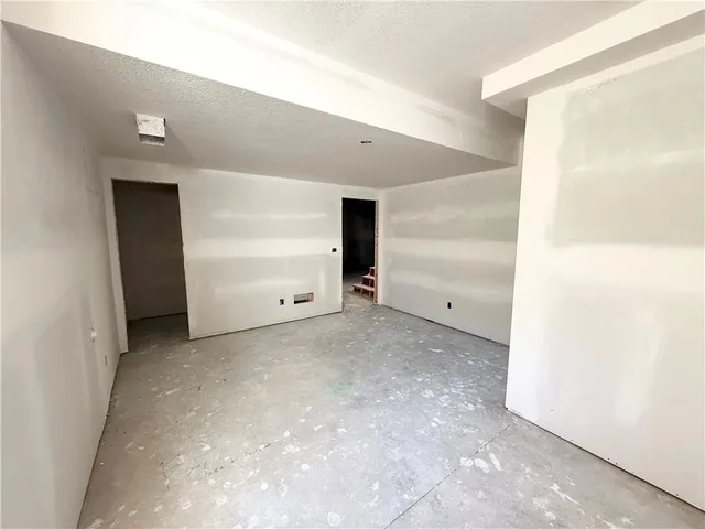 $532,438 | 25037 West 94th Terrace, Lenexa, KS 66227