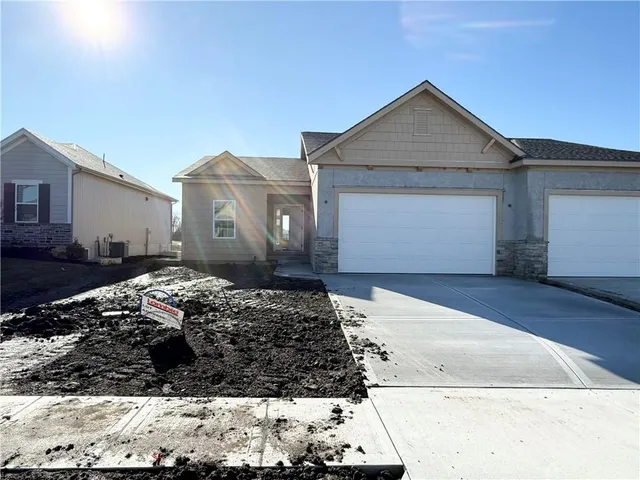 $532,438 | 25037 West 94th Terrace, Lenexa, KS 66227