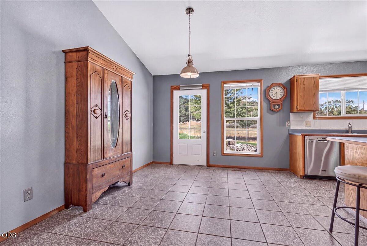 5485 Kane Creek Road Central Point, OR 97502 - Photo 15 of 33 Gallery Image 15