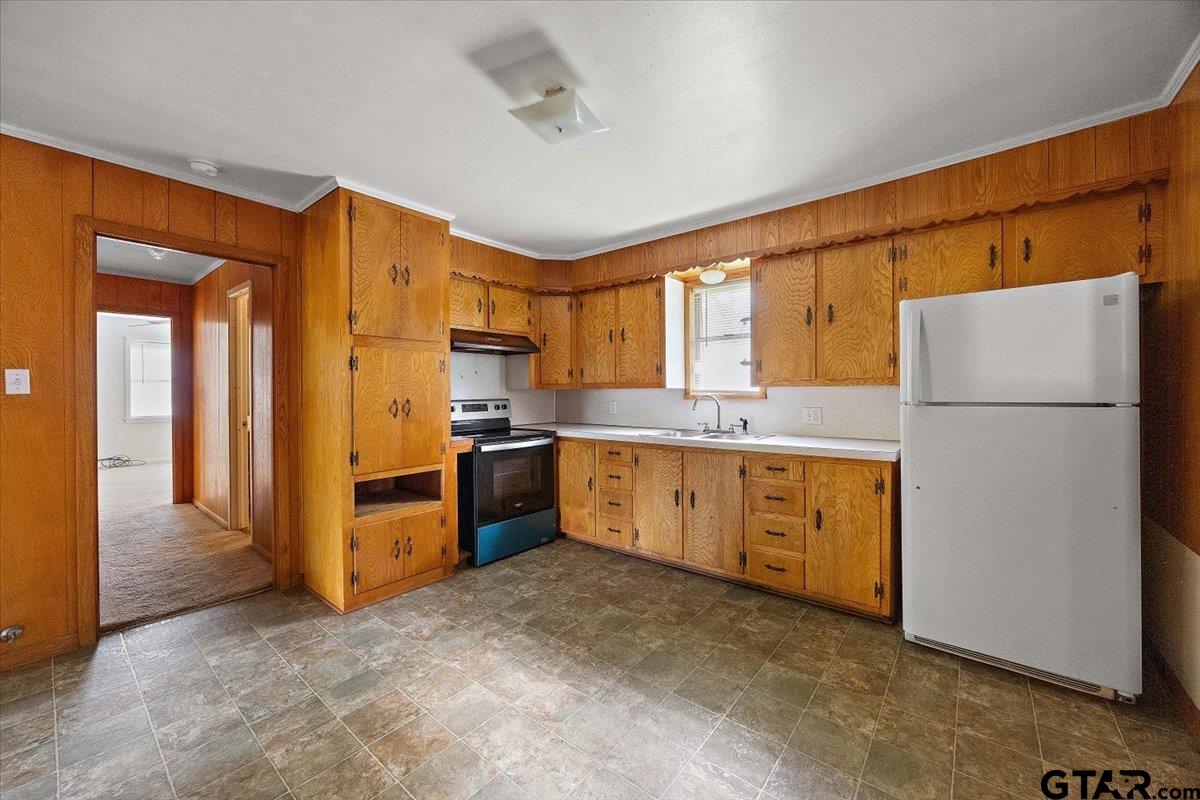 459 Main Street Rusk, TX 75785 - Photo 8 of 12 a kitchen with granite countertop a refrigerator a sink and dishwasher