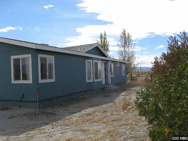 750 Reservoir Road Lovelock, NV 89419 - Photo 1 of 9 a backyard of a house
