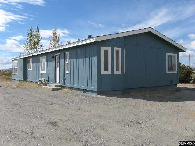 750 Reservoir Road Lovelock, NV 89419 - Photo 9 of 9 a backyard of a house