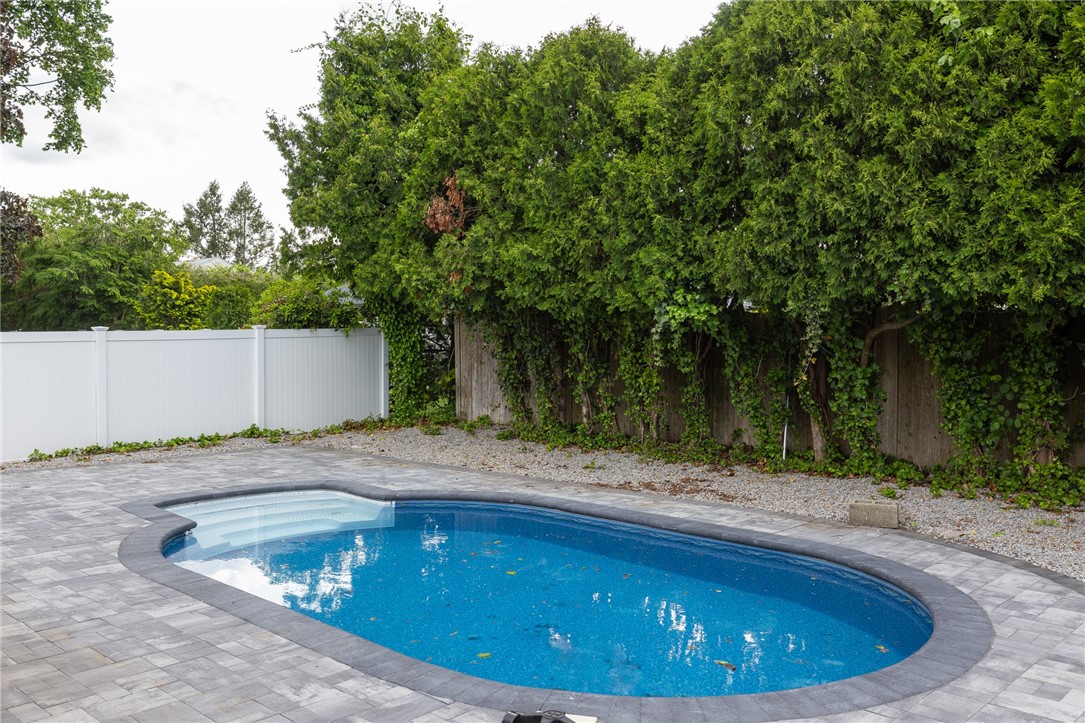 11 Laurelhurst Road Cranston, RI 02920 - Photo 11 of 40 Gallery Image 11