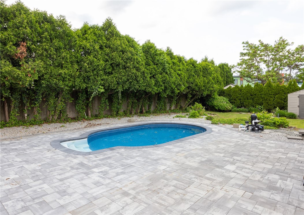 11 Laurelhurst Road Cranston, RI 02920 - Photo 12 of 40 Gallery Image 12