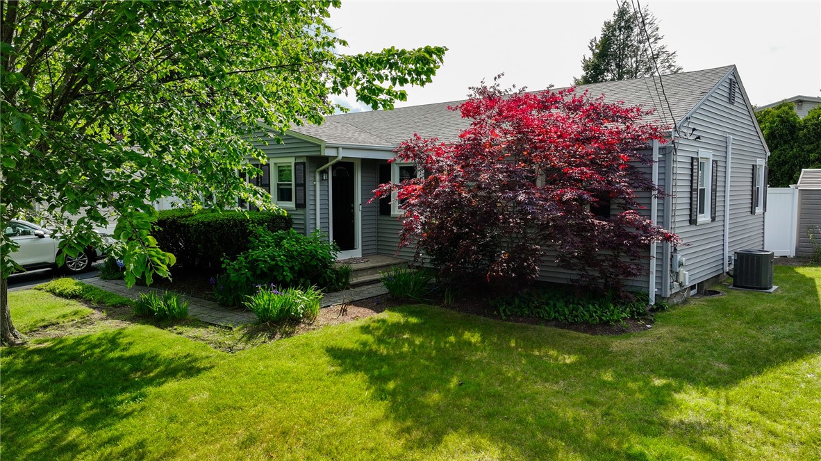 11 Laurelhurst Road Cranston, RI 02920 - Photo 4 of 40 Gallery Image 4