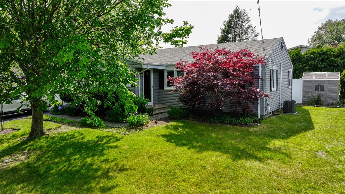 11 Laurelhurst Road Cranston, RI 02920 - Photo 5 of 40 Gallery Image 5
