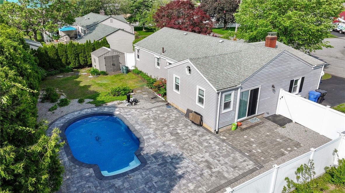 11 Laurelhurst Road Cranston, RI 02920 - Photo 6 of 40 Gallery Image 6