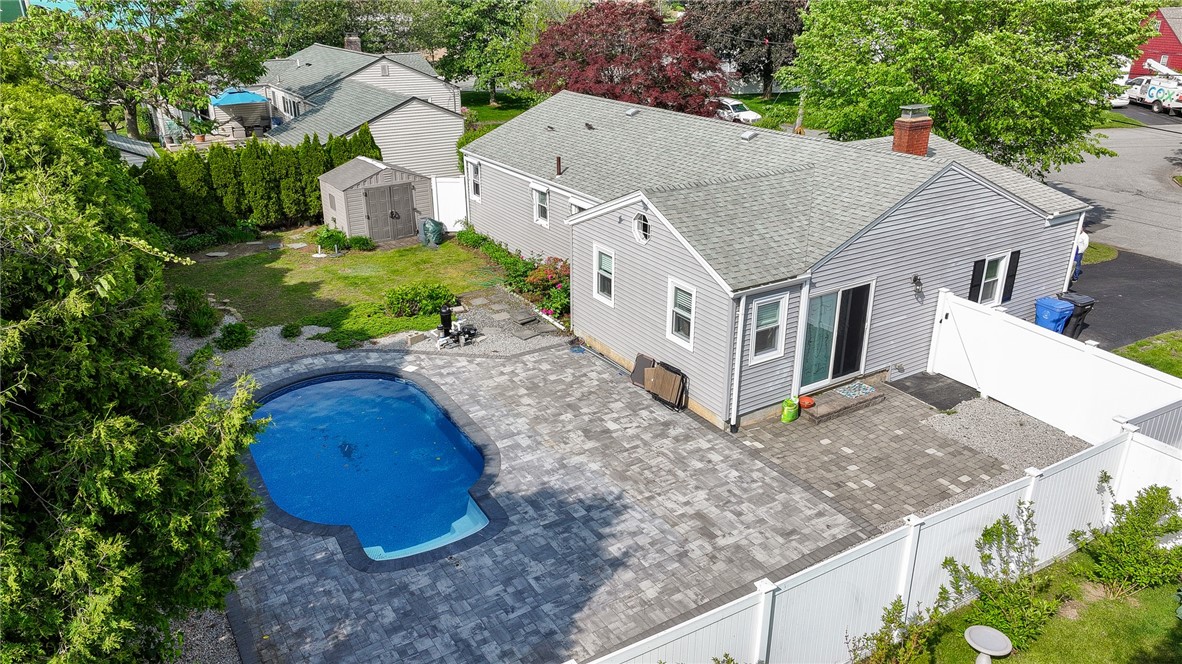 11 Laurelhurst Road Cranston, RI 02920 - Photo 7 of 40 Gallery Image 7