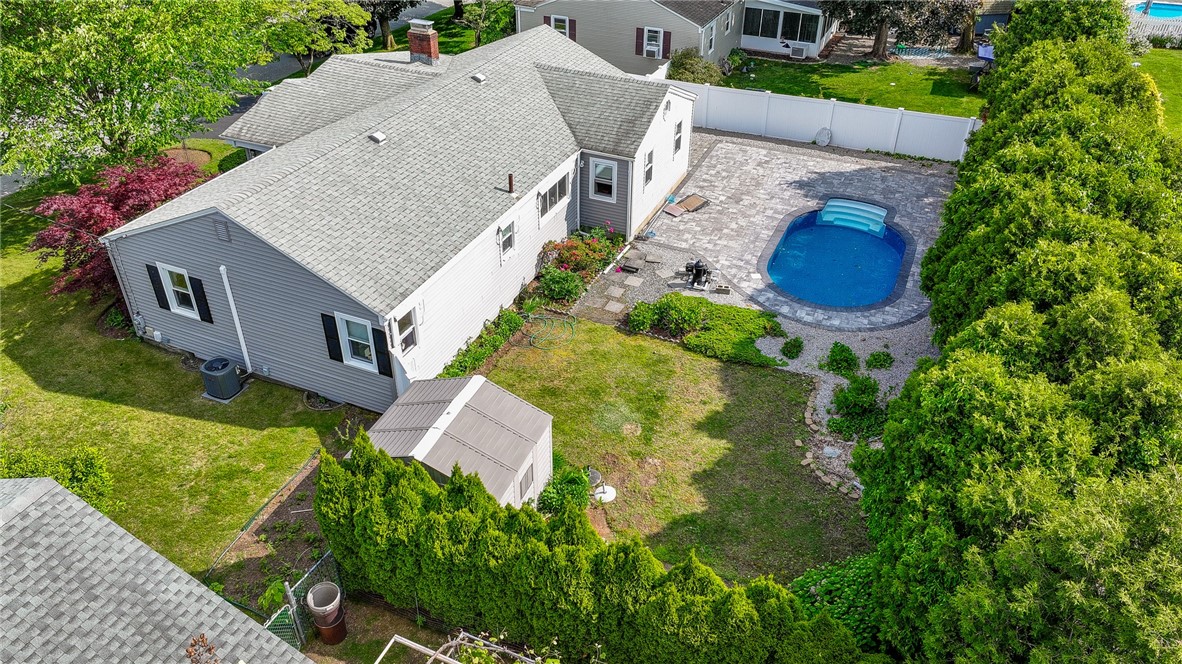 11 Laurelhurst Road Cranston, RI 02920 - Photo 9 of 40 Gallery Image 9