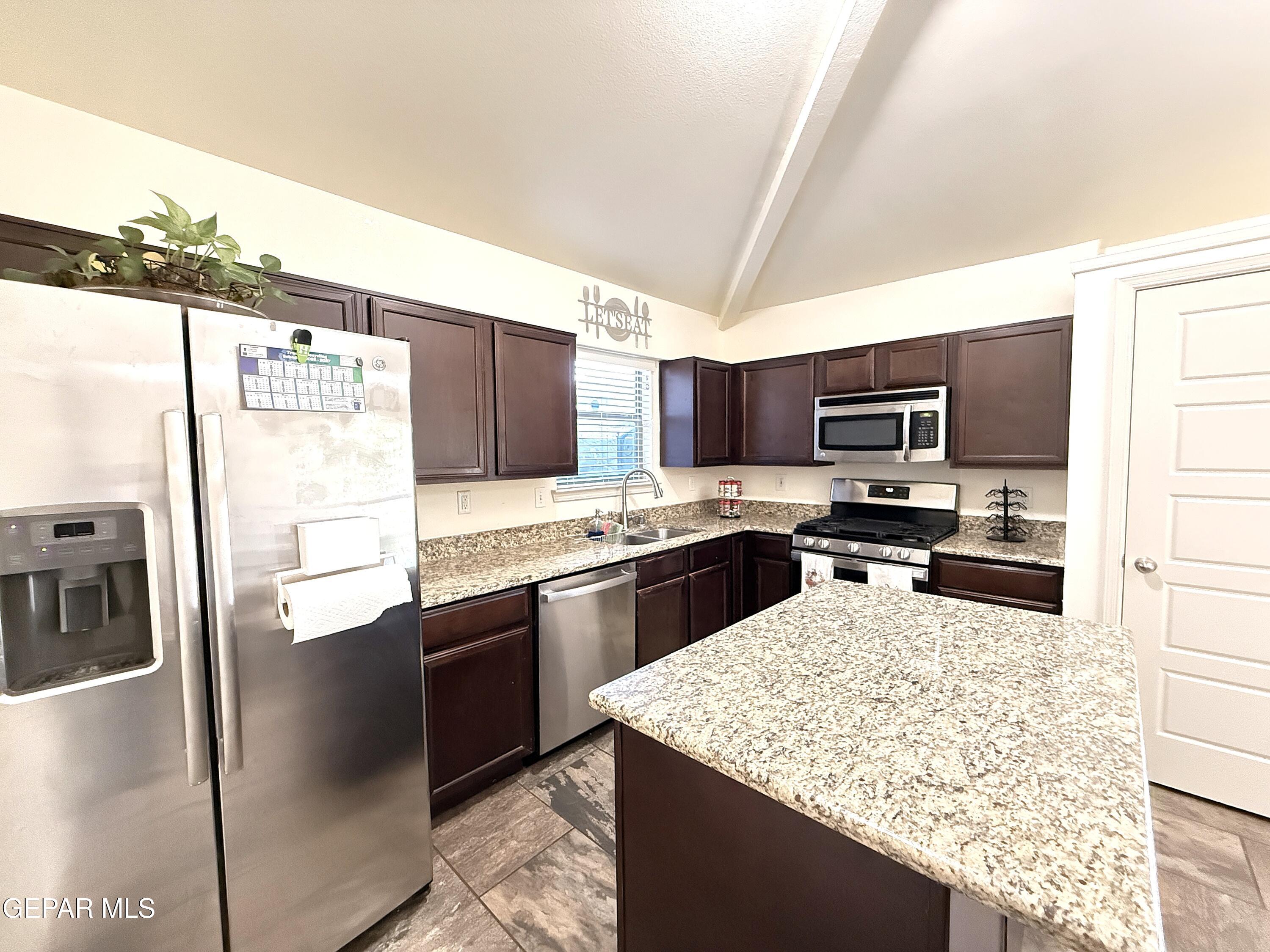 4933 Copper Ranch Avenue El Paso, TX 79934 - Photo 9 of 36 IMG_2485
