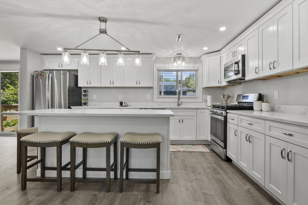 103 Deanna Road Brockton, MA 02302 - Photo 2 of 17