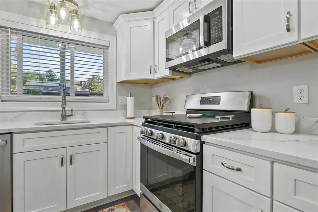 103 Deanna Road Brockton, MA 02302 - Photo 3 of 17