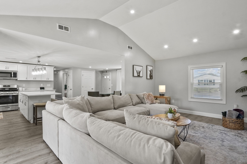 103 Deanna Road Brockton, MA 02302 - Photo 5 of 17