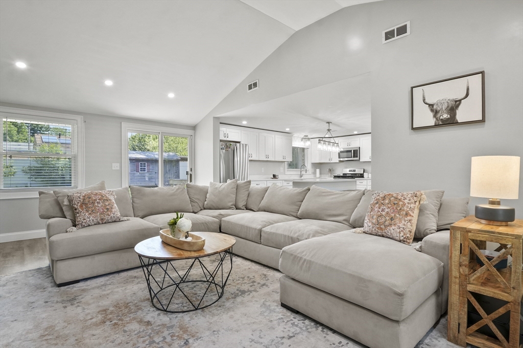 103 Deanna Road Brockton, MA 02302 - Photo 6 of 17