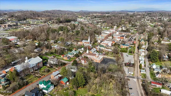 $599,990 | 102 Willow Creek Lane, Jonesborough, TN 37659