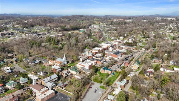 $599,990 | 102 Willow Creek Lane, Jonesborough, TN 37659