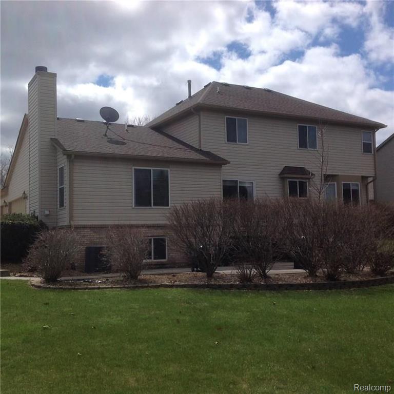 922 Ridgeview Circle Lake Orion, MI 48362 - Photo 4 of 29