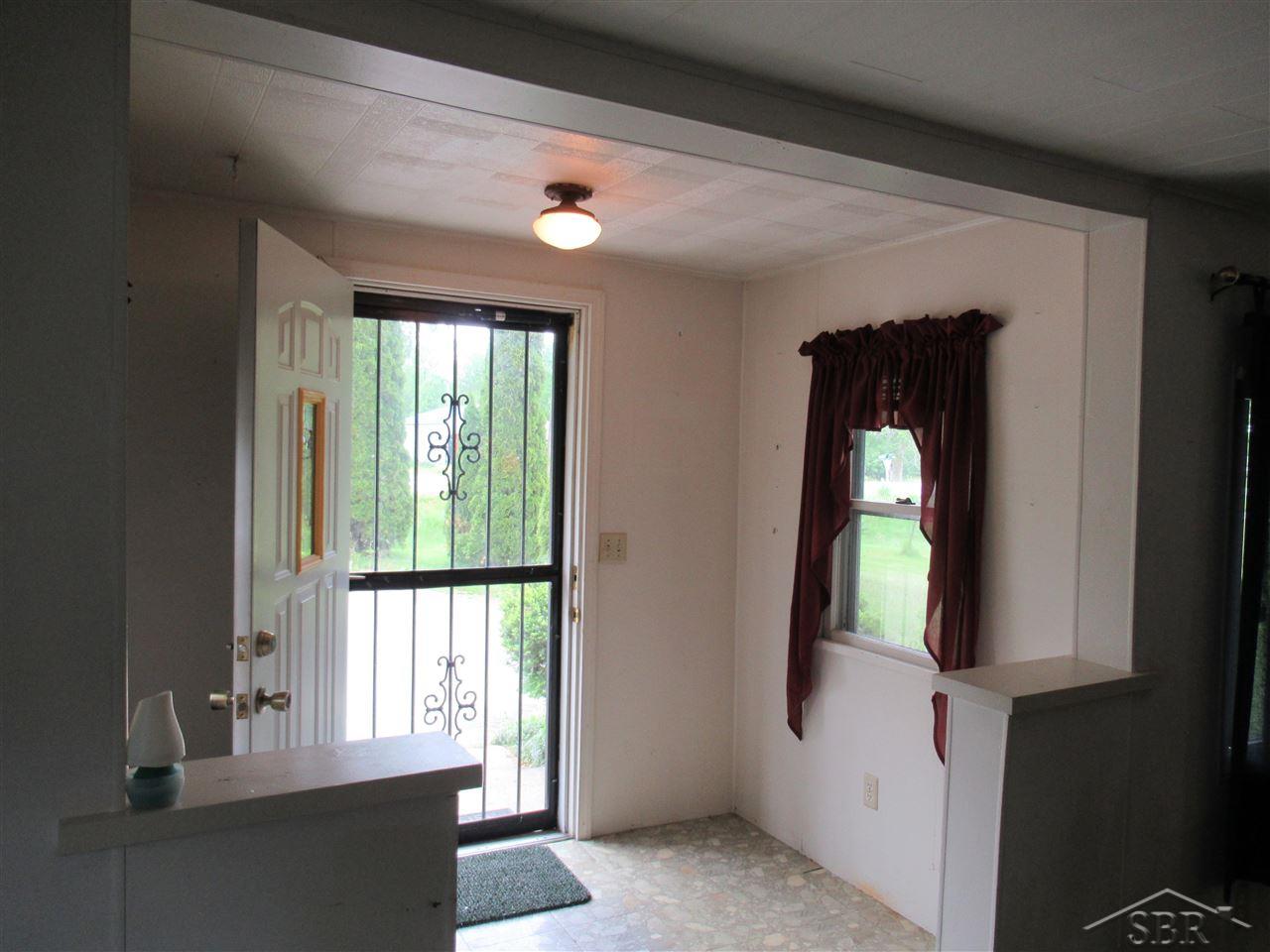 2702 East Pinconning Road Pinconning, MI 48650 - Photo 4 of 24 50042817-3.JPG